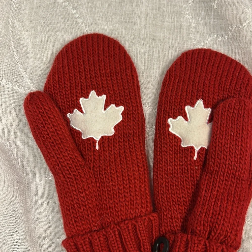 NWT Vancouver 2010 olympic games mittens
